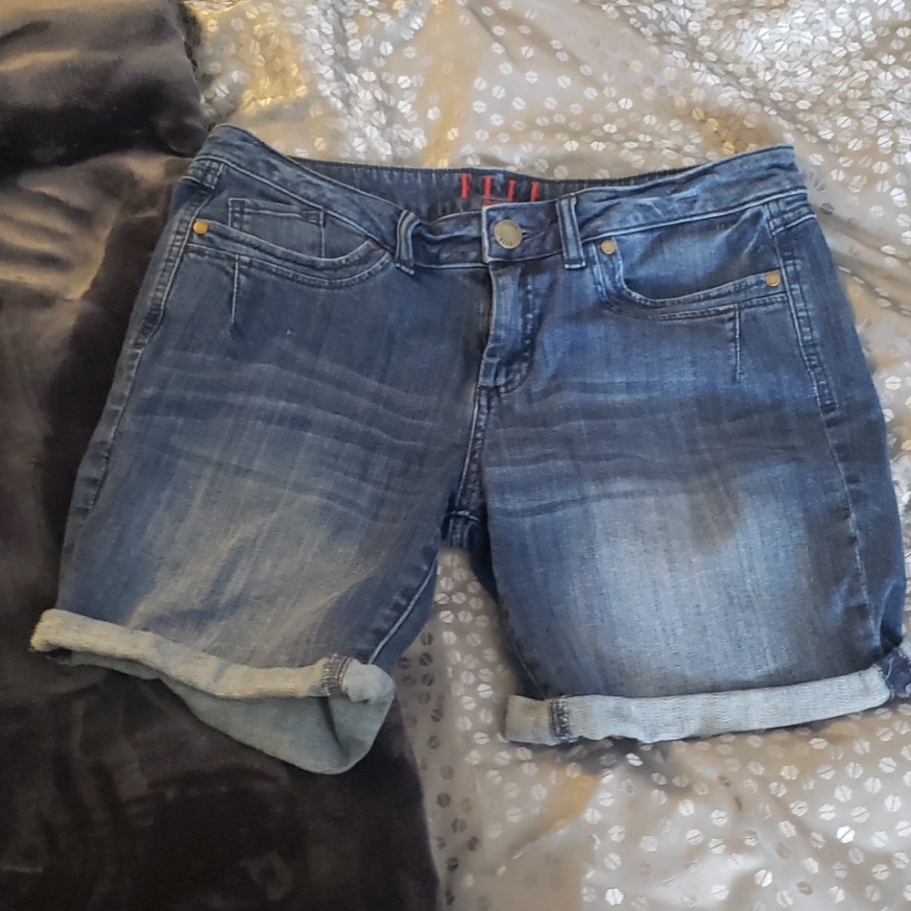 Elle jean shorts!